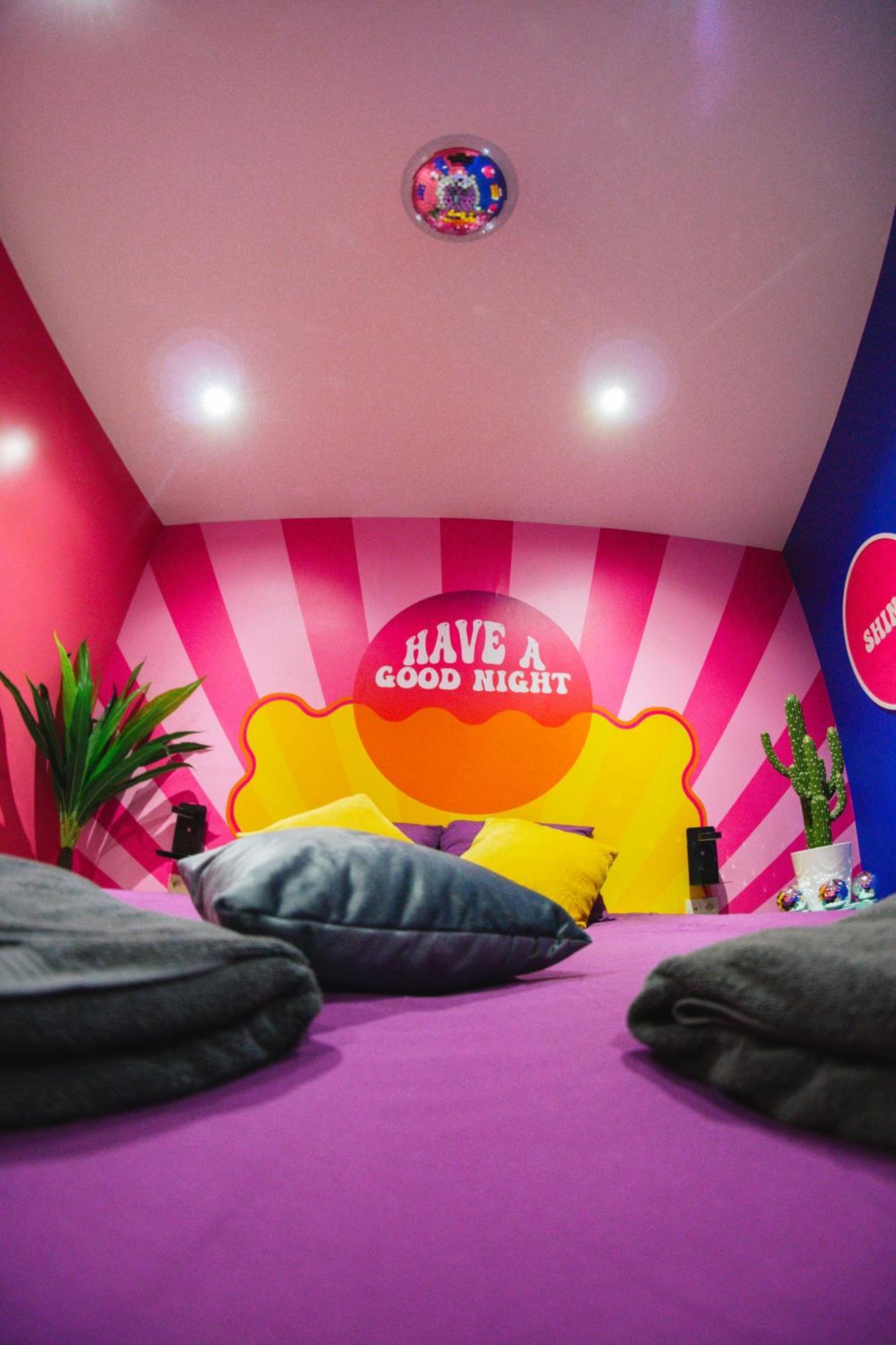 Capsule Boogie-Woogie - Jacuzzi - Sauna - Billard - Jeux - Ecran Geant - Filet Suspendu - Netflix La Louvière Eksteriør billede