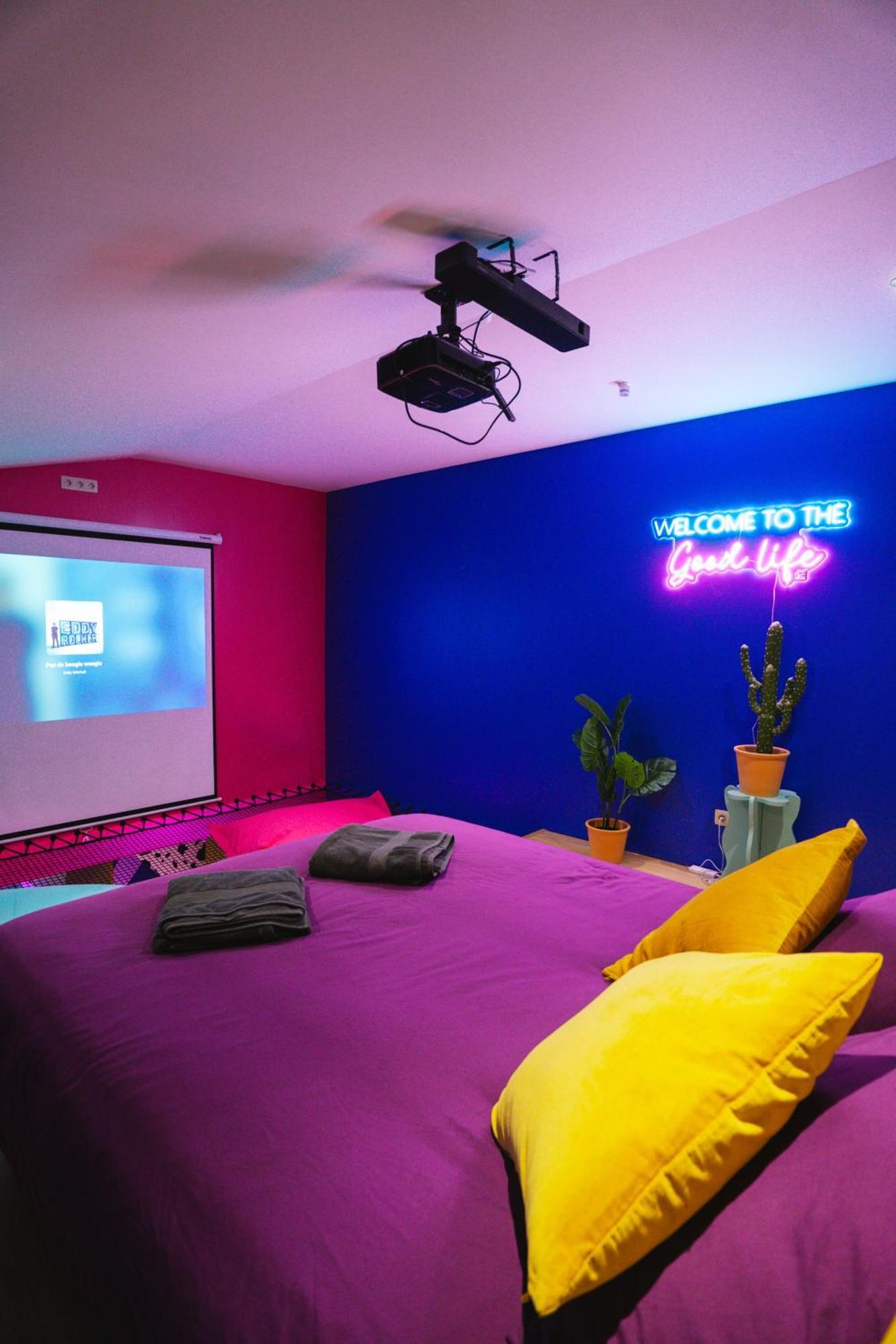 Capsule Boogie-Woogie - Jacuzzi - Sauna - Billard - Jeux - Ecran Geant - Filet Suspendu - Netflix La Louvière Eksteriør billede