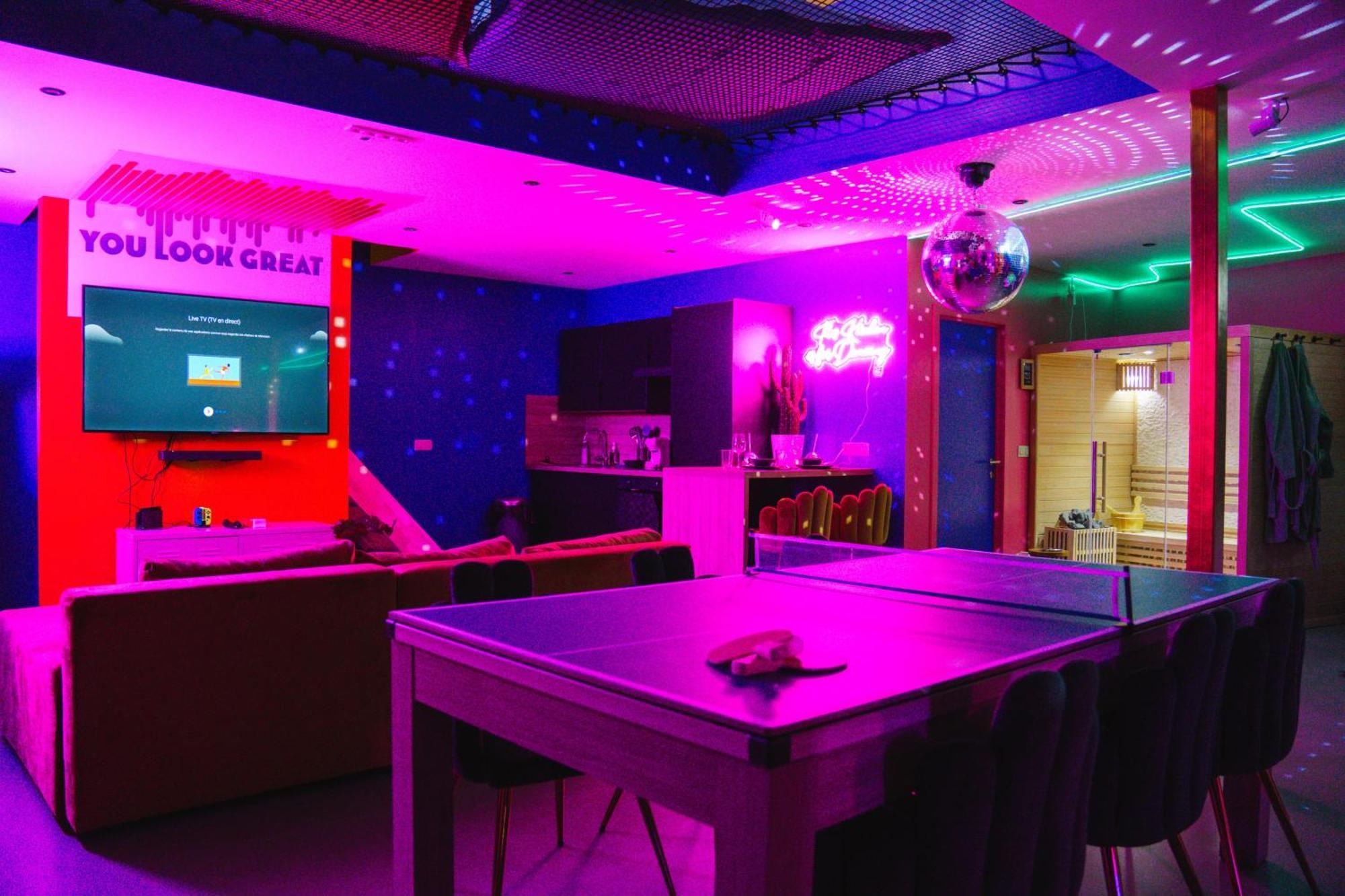 Capsule Boogie-Woogie - Jacuzzi - Sauna - Billard - Jeux - Ecran Geant - Filet Suspendu - Netflix La Louvière Eksteriør billede