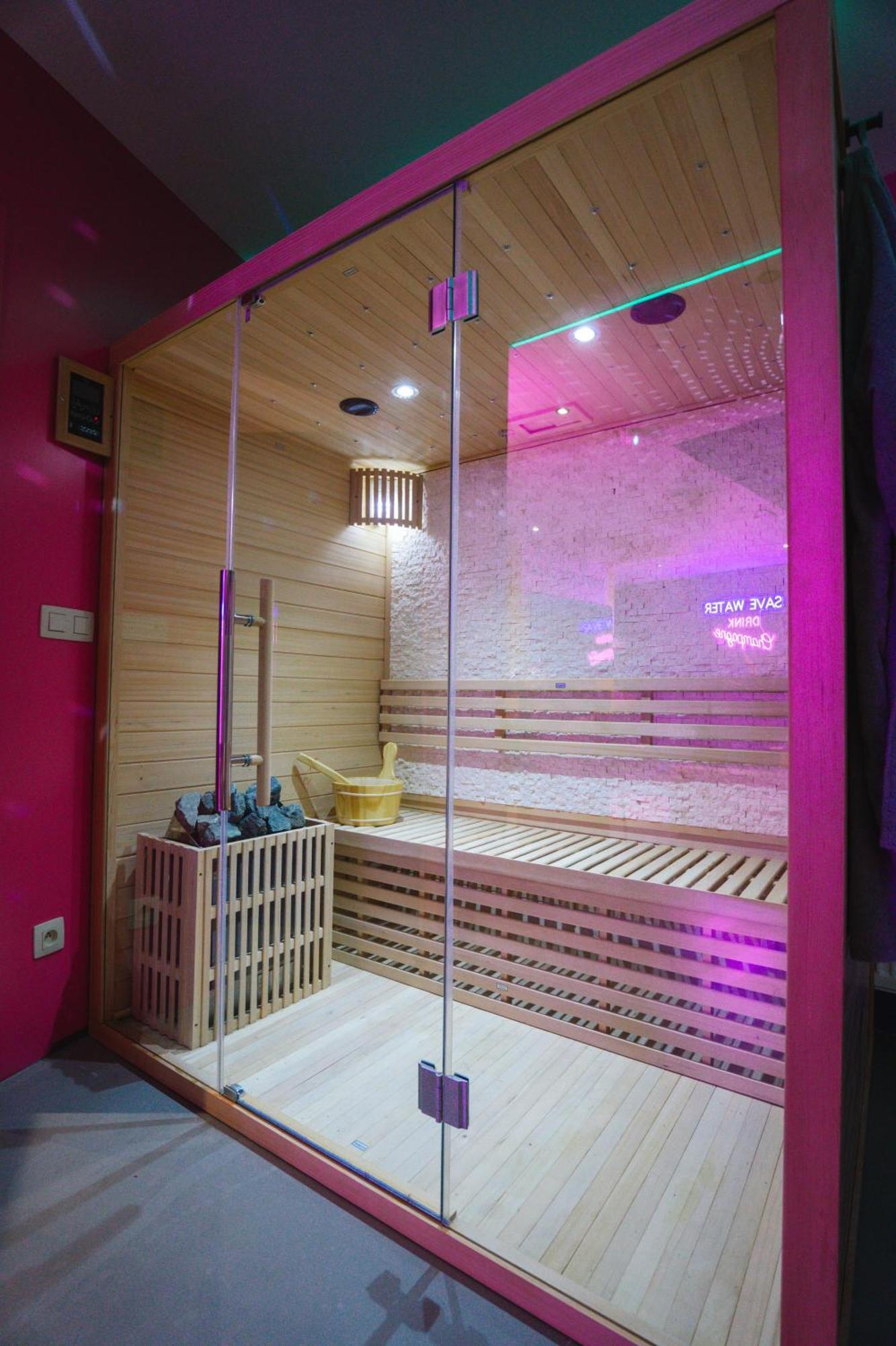 Capsule Boogie-Woogie - Jacuzzi - Sauna - Billard - Jeux - Ecran Geant - Filet Suspendu - Netflix La Louvière Eksteriør billede
