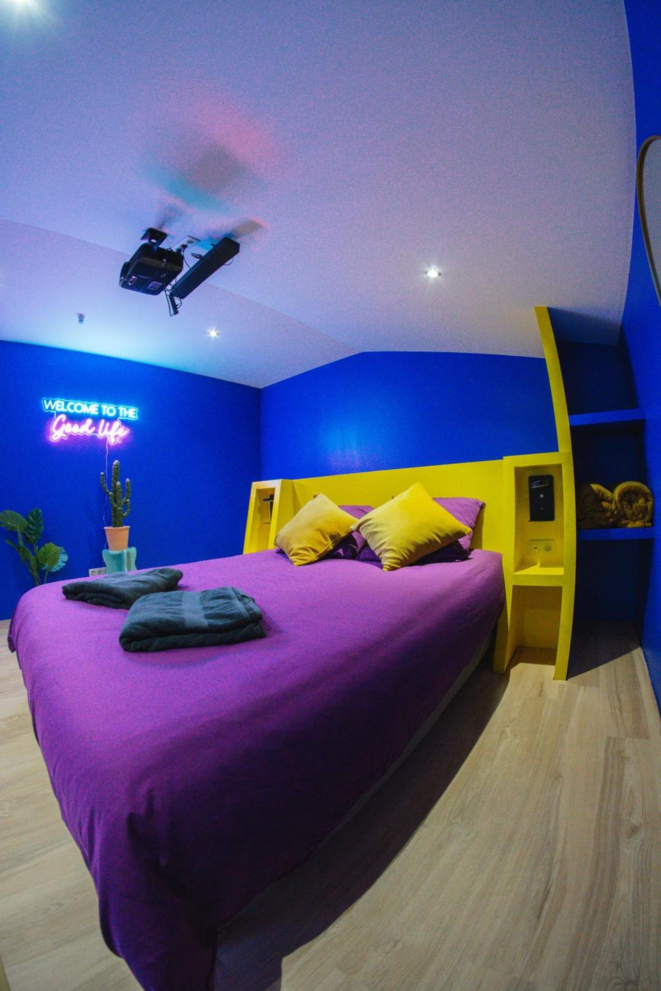 Capsule Boogie-Woogie - Jacuzzi - Sauna - Billard - Jeux - Ecran Geant - Filet Suspendu - Netflix La Louvière Eksteriør billede