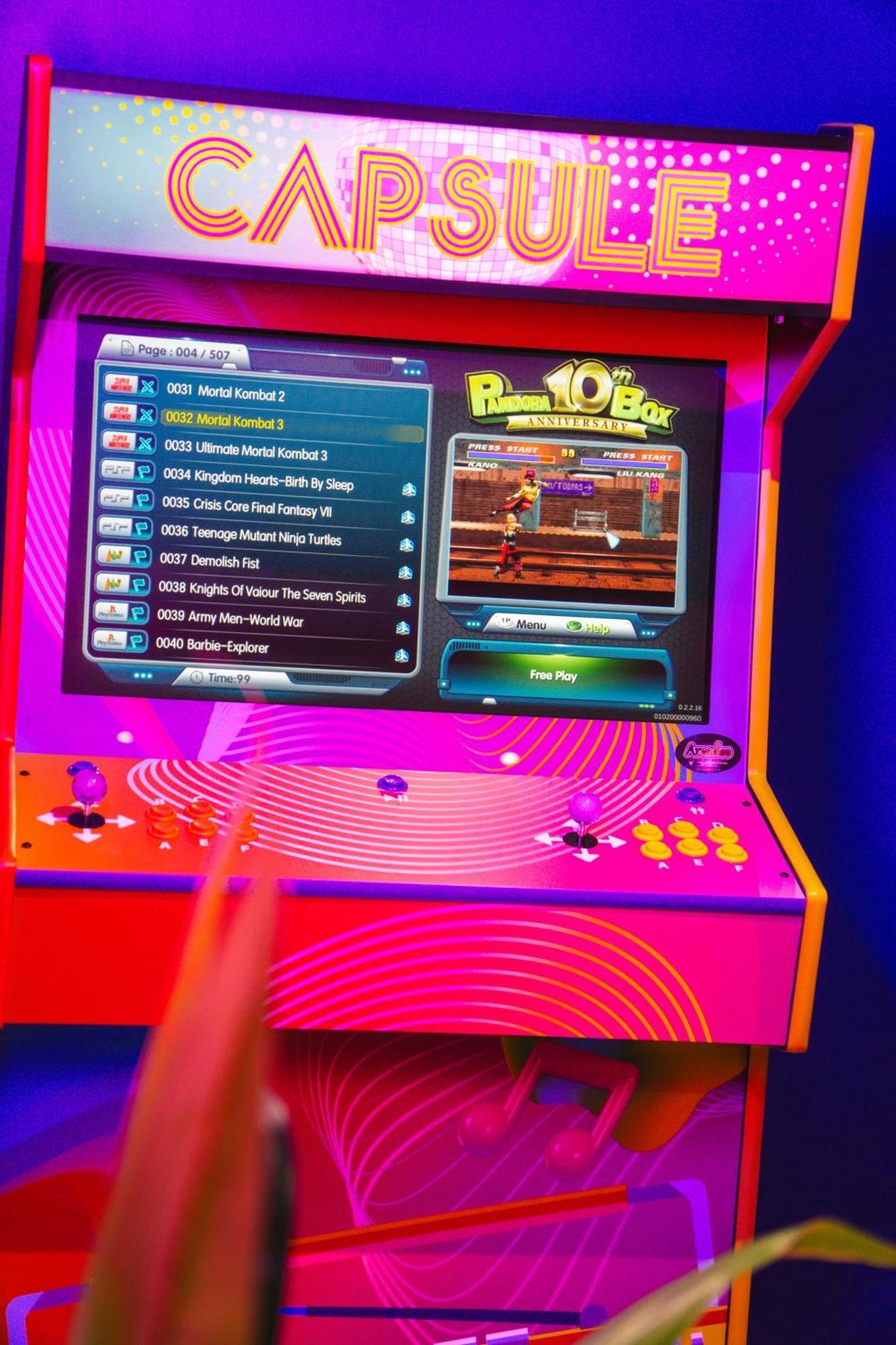 Capsule Boogie-Woogie - Jacuzzi - Sauna - Billard - Jeux - Ecran Geant - Filet Suspendu - Netflix La Louvière Eksteriør billede